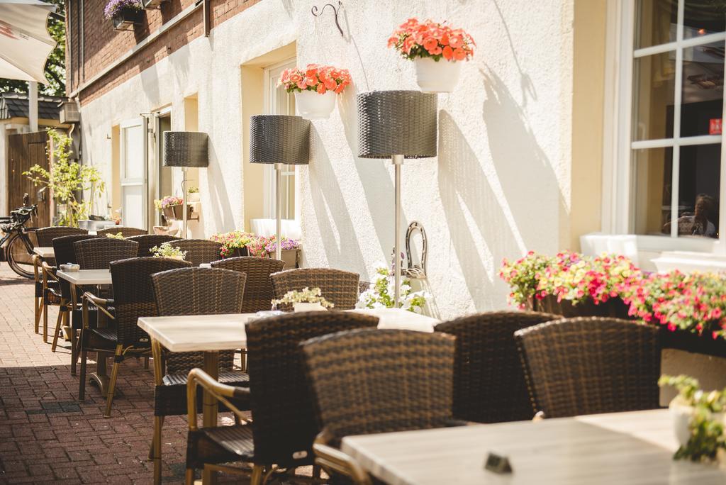 Hotel & Restaurant Zum Vater Rhein Monheim am Rhein Esterno foto